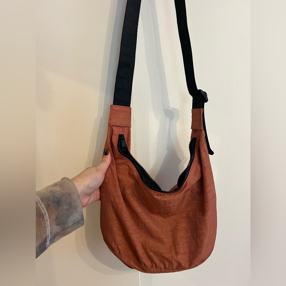 Baggu Rhubarb Medium Crescent Bag